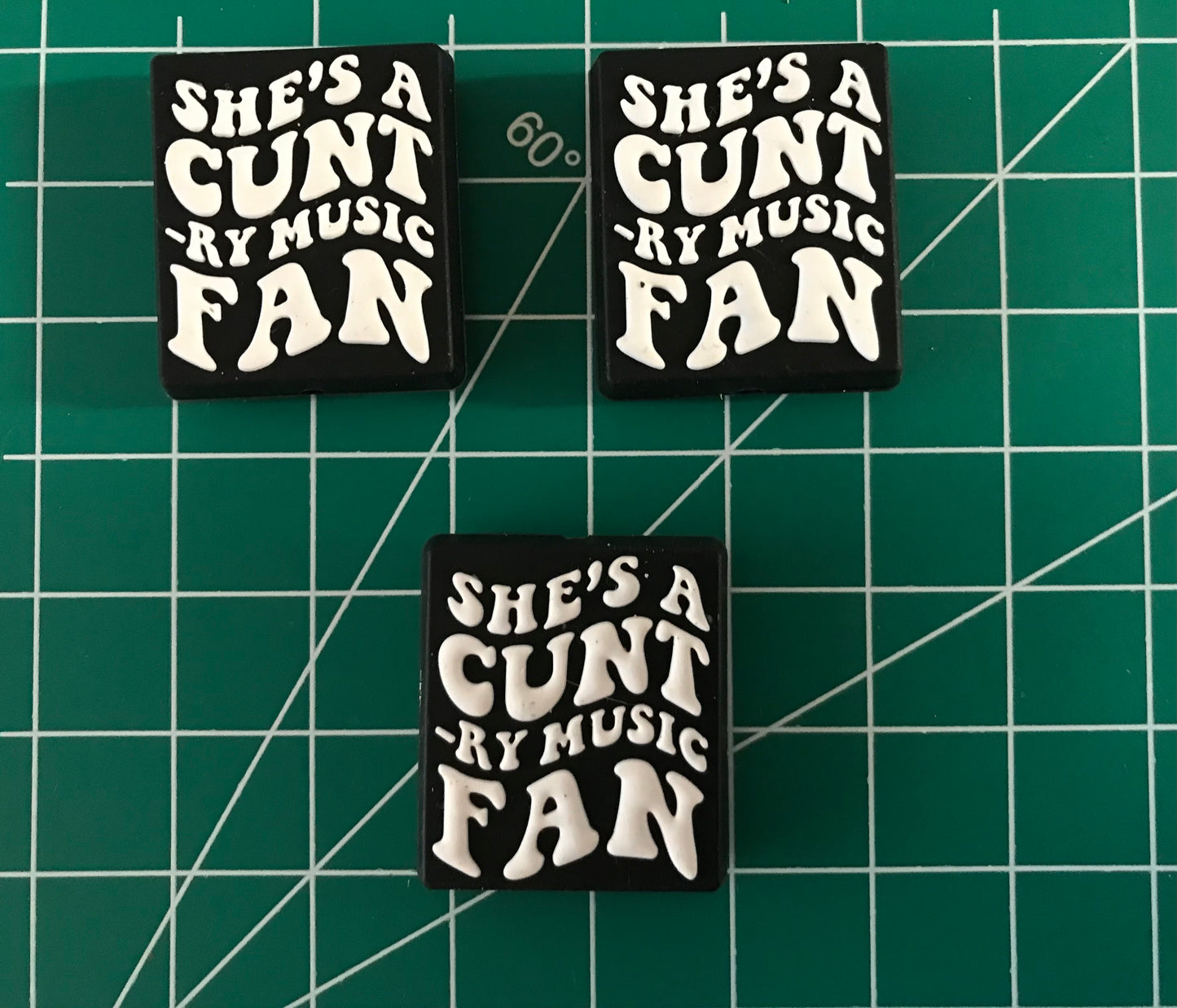 She’s a Cunt-ry Fan Focal